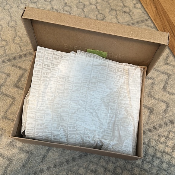 NWT STEVE MADDEN WHITE STRAPPY GRADE HEEL - Picture 2 of 4